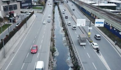 İstanbul Ayvalıdere’de mavi renkte akan su kaygı yarattı