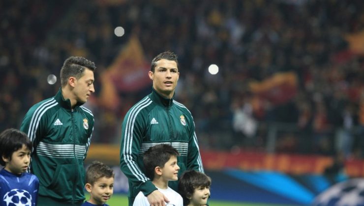 Mesut Özil’den Ronaldo’ya dayanak: Hiç kimse onun sayılarını tekrarlayamaz