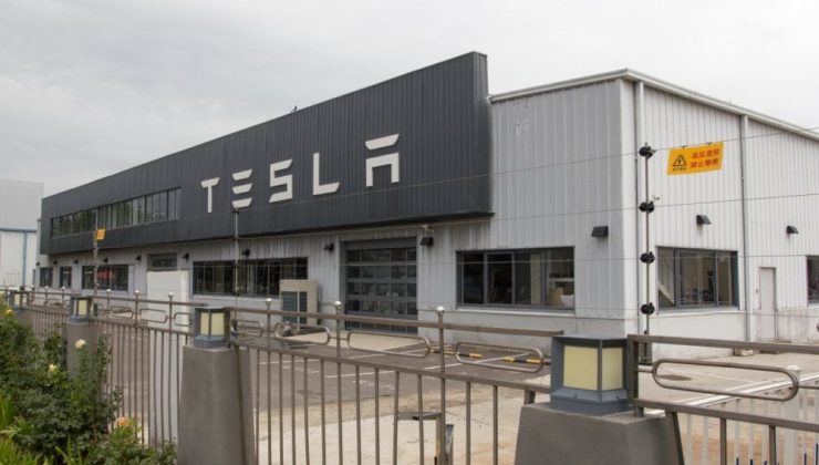 Tesla, Çin’deki fabrikasında üretimi yavaşlatıyor