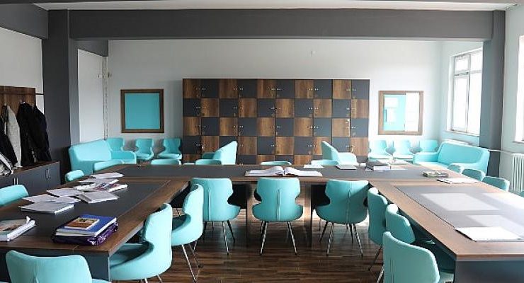 Van Büyükşehir Belediyesi, 13 ilçedeki 67 ilk ve ortaokulun öğretmen odasını yeniledi