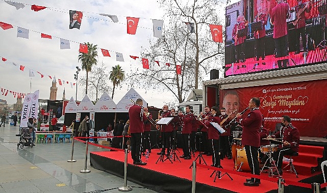 Antalya Büyükşehir'den Cumhuriyet Sevgi Meydanı Etkinliği