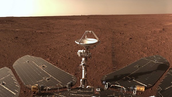 NASA, Çin’in Mars aracının aylardır birebir yerde durduğunu fotoğrafladı