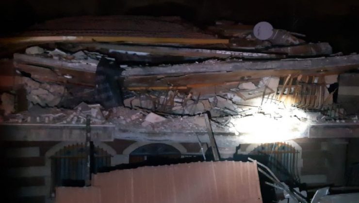 Sarsıntı sonrası boşaltılmıştı: Gece yarısı yıkıldı