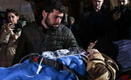 Zelzelede kötüleşen gebe bayan sahra hastanesinde doğum yaptı