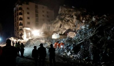 AKP’li lider mezar parası alınan depremzededen özür diledi