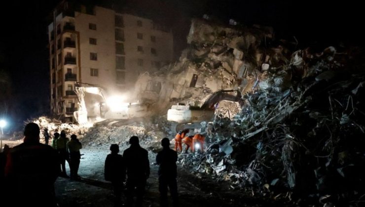 AKP’li lider mezar parası alınan depremzededen özür diledi