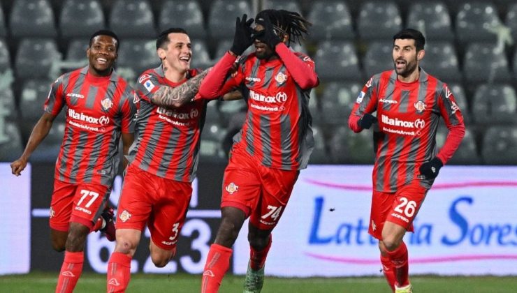 Cremonese, Roma’yı yenerek Serie A’da birinci galibiyetini aldı