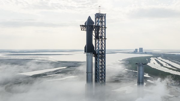 Elon Musk, Dünya’nın en güçlü roketi Starship’in birinci denemede “havaya uçabileceğini” söyledi