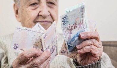 Emeklilerden ‘bayram ikramiyesi 5 bin 500 lira olsun’ talebi