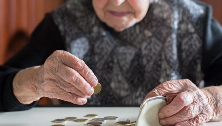 Emeklilerden intibak ve sıhhatte katkı hissesi ödemesinin kaldırılması talebi
