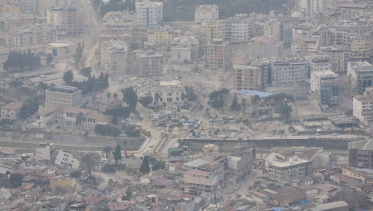 Hatay, enkaz tozu altında