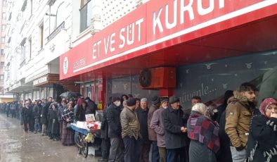 Hayvancılığın başşehri Erzurum’da ucuz et kuyruğu: Çocuklarımız yesin diye…