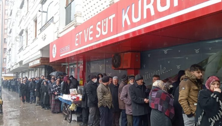 Hayvancılığın başşehri Erzurum’da ucuz et kuyruğu: Çocuklarımız yesin diye…