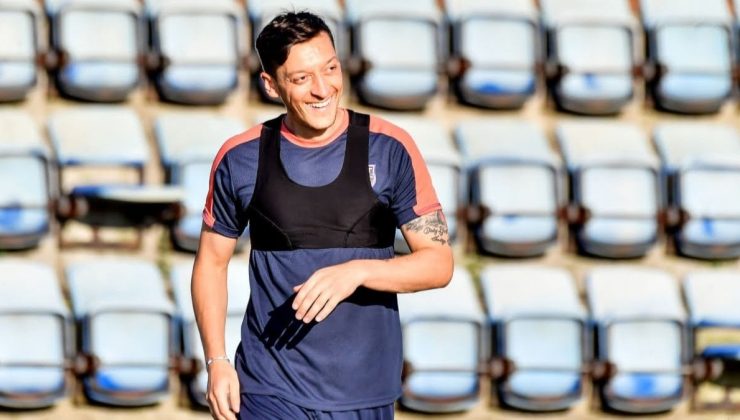 Mesut Özil futbol mesleğine nokta koydu