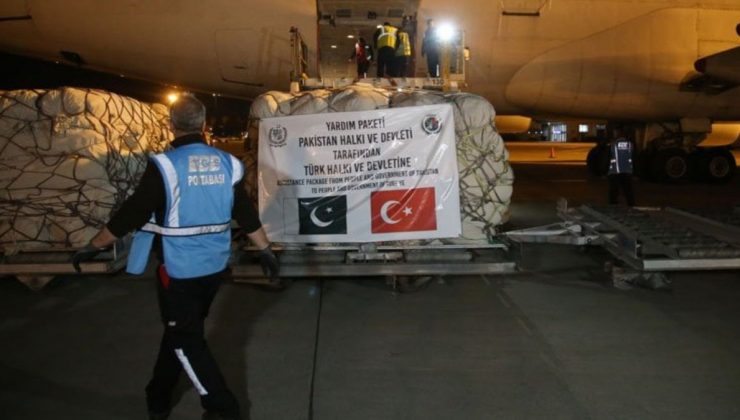 Pakistan’ın insani yardımlarını taşıyan uçak Adana’ya indi