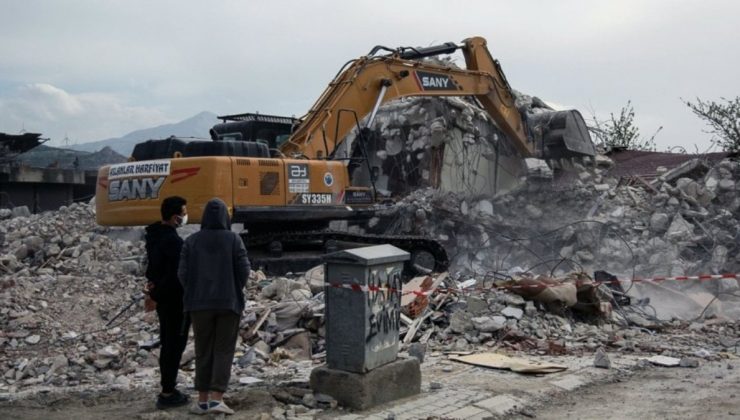 Sarsıntıdan etkilenen 239 kişi ağır bakımda