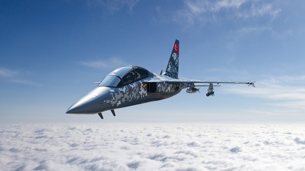Türkiye’nin birinci jet motorlu uçağı HÜRJET piste çıktı