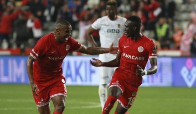 Antalyaspor, Alanyaspor’u geriden gelip mağlup etti: 3-1