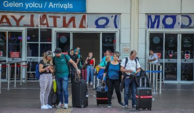 Antalya’ya 3 ayda 797 bin 920 turist geldi