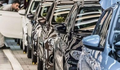 Araba ve hafif ticari araç satışı martta yüzde 61,7 arttı