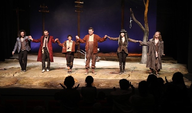 Bataklıkta Geçen Bir Distopya:“Godot Geldi"