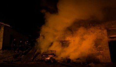 Bayburt’ta traktör yandı: Alevler konutlara, ahırlara ve samanlıklara sıçradı