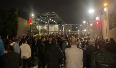 GÜZEL Partililer A Haber önünde Onur Erim’i protesto etti