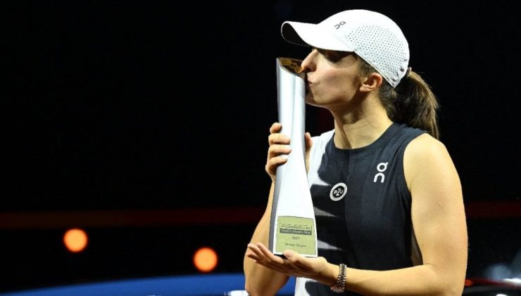 Iga Swiatek, Aryna Sabalenka’ya baht tanımadı