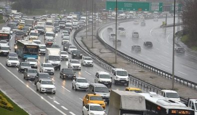 İstanbul’da trafik kilit: Yoğunluk yüzde 76’ya ulaştı
