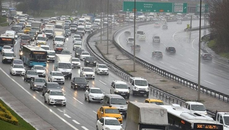 İstanbul’da trafik kilit: Yoğunluk yüzde 76’ya ulaştı
