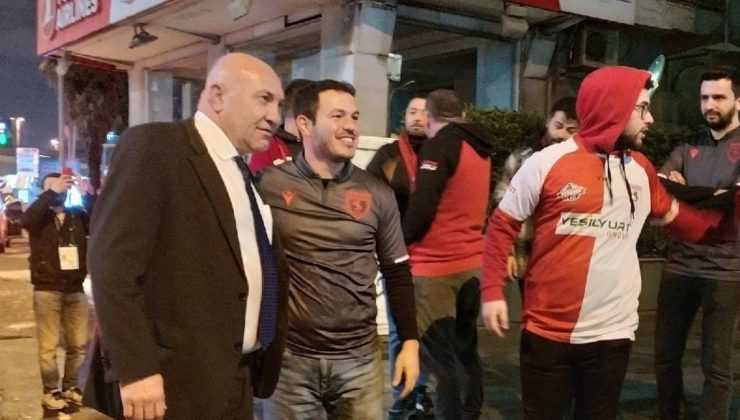 İstanbul’daki Samsunsporlular, Lider Yıldırım ile şampiyonluğu kutladı