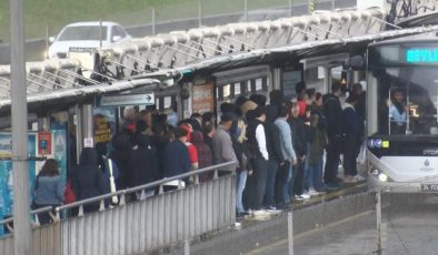 Kimsede para kalmadı, İstanbullu memlekete gidemedi, trafik sıkıştı