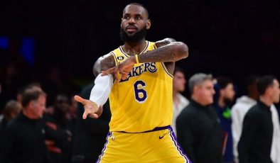 Lakers ile Hawks, NBA play-off’larına kaldı