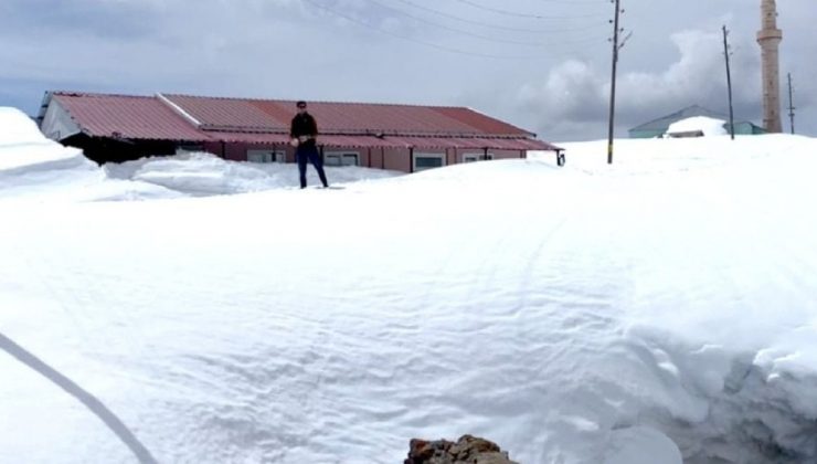 Mayıs gelirken yayla konutları hâlâ kar altında