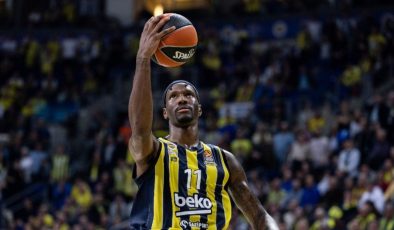 Nigel Hayes-Davis üç dönem daha Fenerbahçe Beko’da