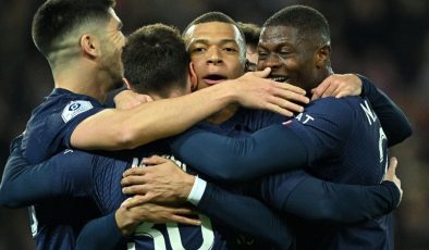 PSG, Fransa Ligue 1’in tepesinde yalnız kaldı