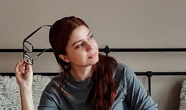 Son yıllarda adından sıkça söz edilen, figüratif yapıtlarında   birey-zaman-toplum konularıyla dikkat çeken sanatçı  Sevinç Çiftci,  &apos;AYNI ELMA YENİ DÜNYA'  Solo Sergisi İle 6-27 Mayıs 2023 tarihlerinde Galeri Diani'de!