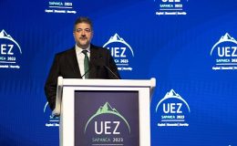 Uludağ Ekonomi Zirvesi 2023 = Hayat Holding Yönetim Kurulu Başkan Yardımcısı ve İcra Kurulu Başkanı M. Avni Kiğılı: “Türkiye'nin ilk dijital bankası Hayat Finans ile mikro girişimcilerin en büyük destekçisi olmayı hedefliyoruz”