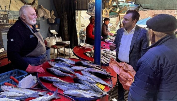 Vatandaş dakikalarca etiket izliyor, taneyle alıyor