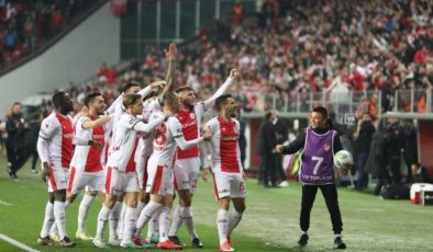 Yılport Samsunspor 10 kişi kaldı seriyi bırakmadı!