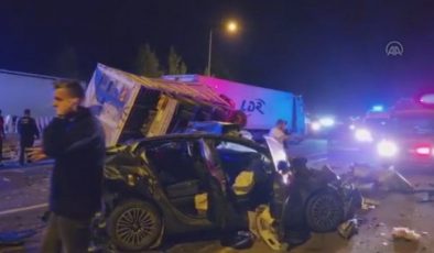 Adana’da katliam üzere kaza: 7 meyyit, 7 yaralı