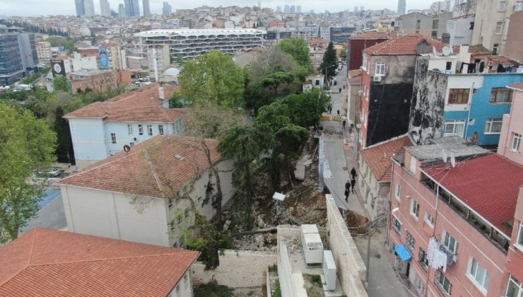 Beyoğlu’nda istinat duvarı okulun bahçesine çöktü, 3 bina boşaltılıp mühürlendi