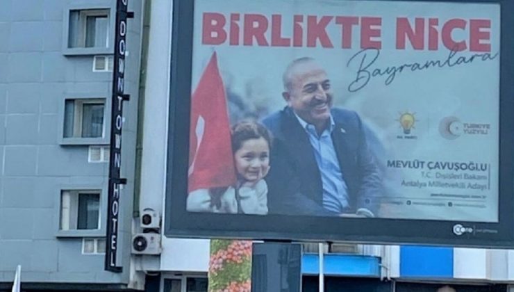 Çavuşoğlu’nun pankartı toplatılacak