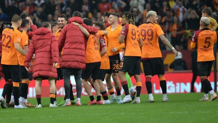 Galatasaray’da bir gidiyor üç kalıyor
