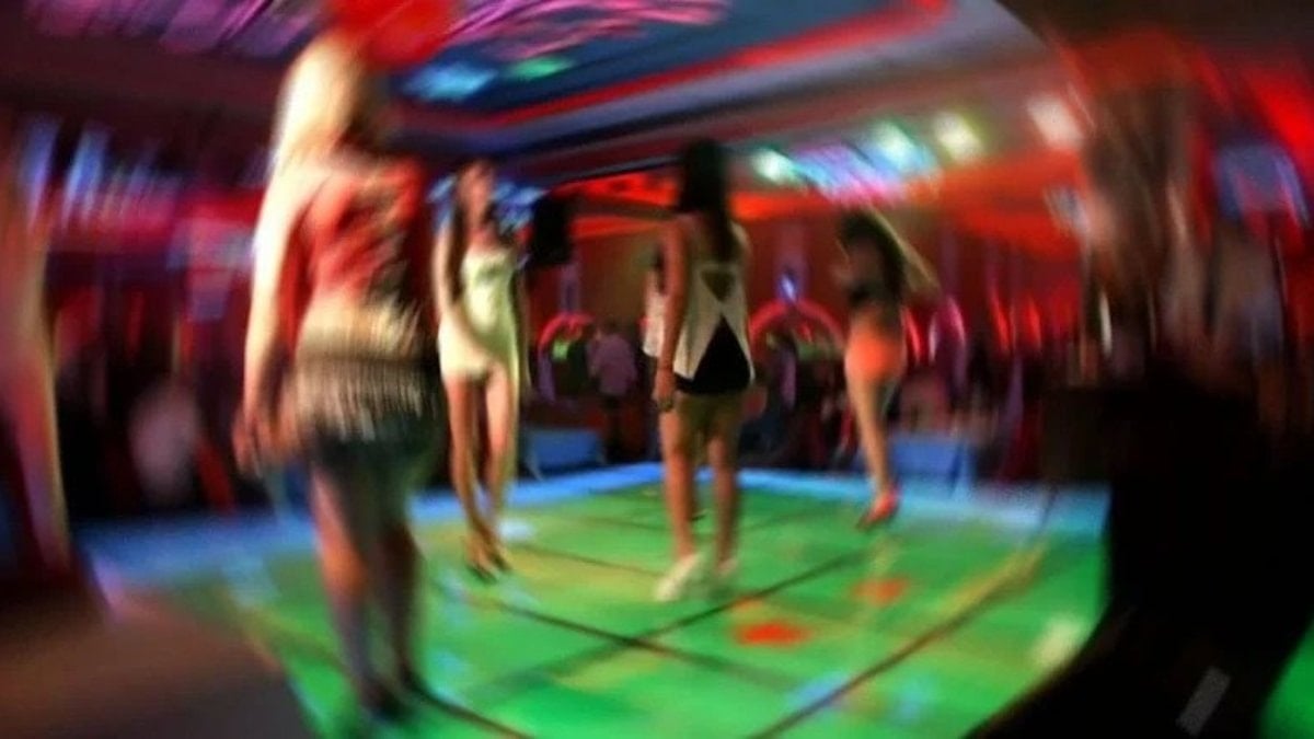 pavyonda-yakalanmislardi-cezaevinde-olmasi-gereken-35-kisi-icin-yeni-karar-tp1VNLEk.jpg Pavyonda yakalanmışlardı: Cezaevinde olması gereken 35 kişi için yeni karar