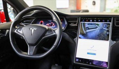 Tesla, 1,1 milyon aracını geri çağırıyor