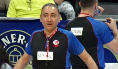 Anadolu Efes-Fenerbahçe Beko maçının hakemi Aytuğ Ekti kariyerine son verdi