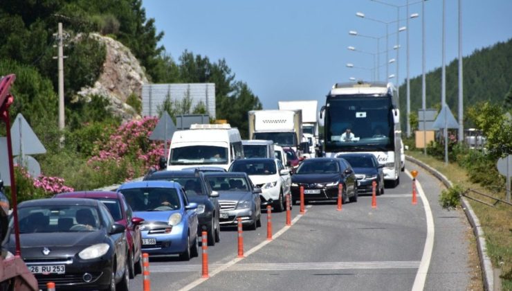 Bayram öncesi akın ettiler, kilometrelerce kuyruk oluştu