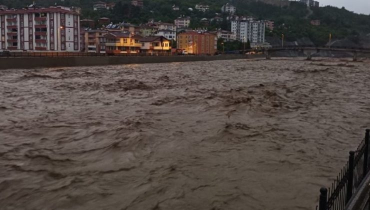 Dere suları tekrar yükseldi: Kastamonu’da iş yeri ve meskenleri su bastı