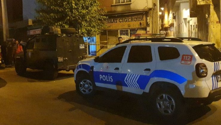 Diyarbakır’da 8 araç kurşunların hedefi oldu